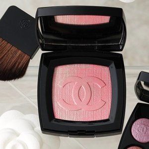 CHANEL Illuminating Blush Fantaisie De Chanel Pastel Fuschia - New in Box